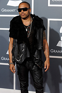 Блясък и екцентричност по червения килим – наградите Grammy 2011